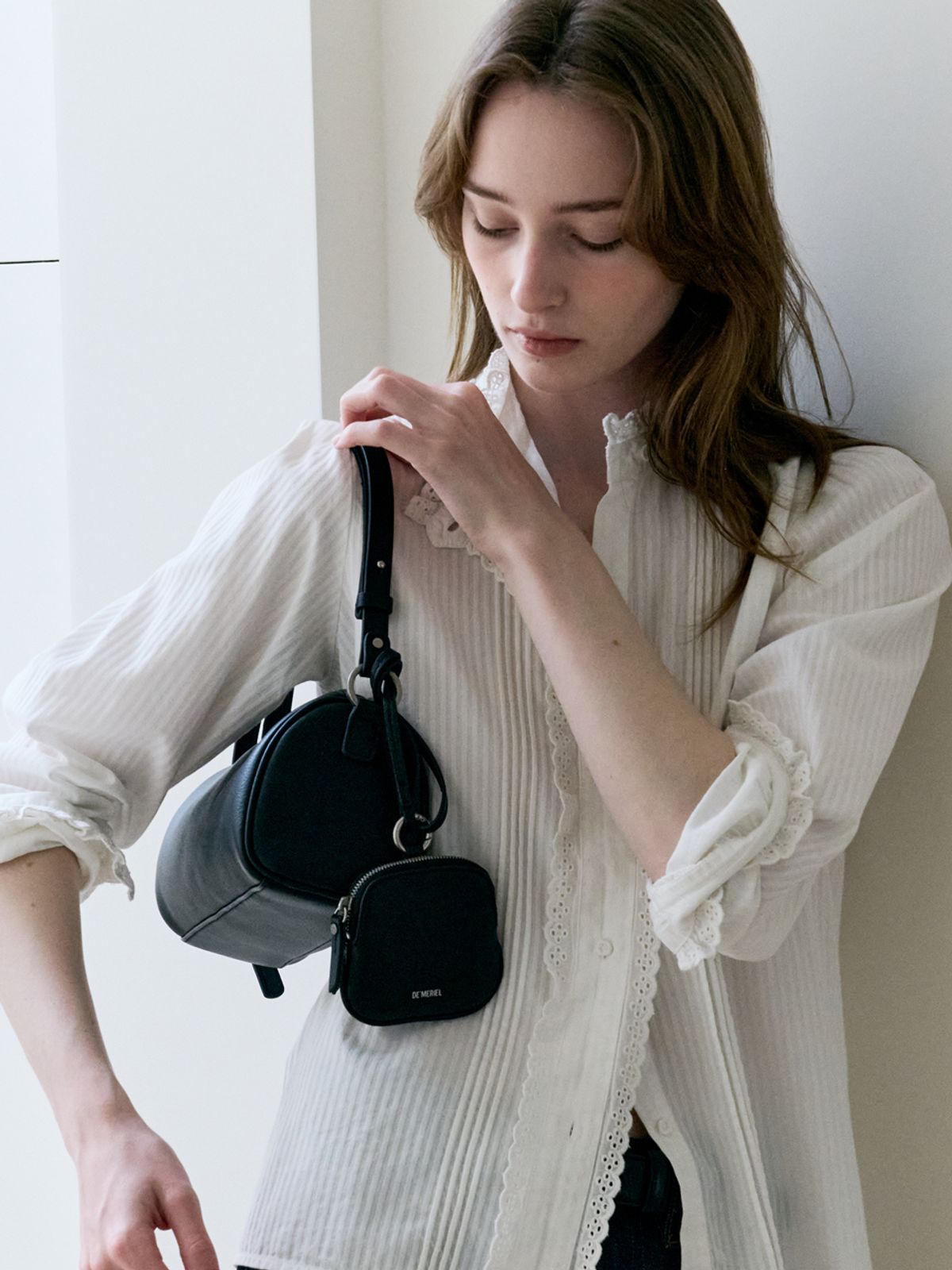 드메리엘(DEMERIEL) Basset Round Bag Black