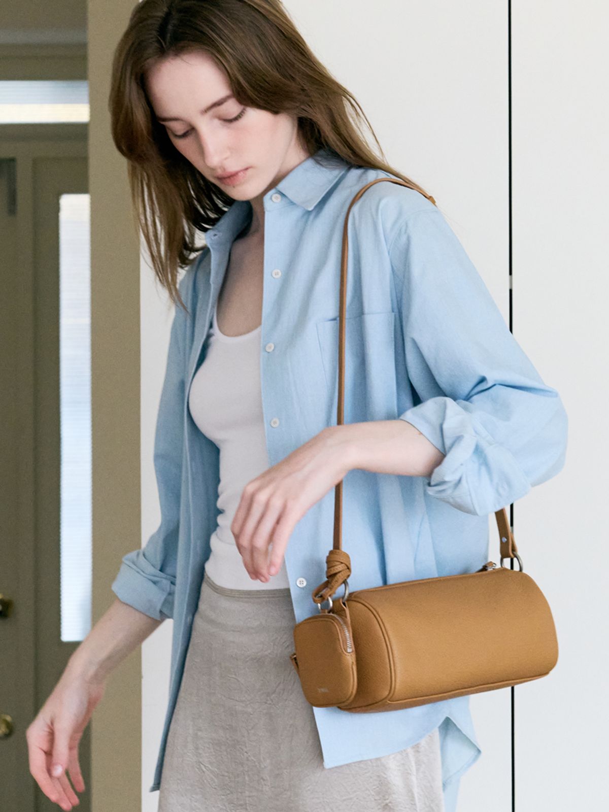 드메리엘(DEMERIEL) Basset Round Bag Camel