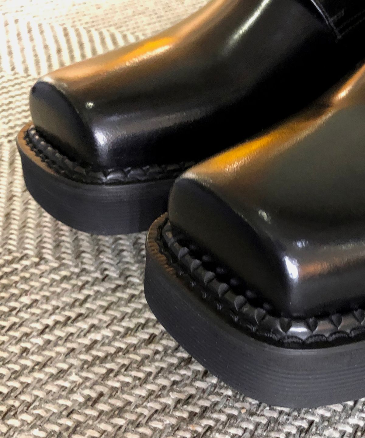 조앤슈(JOENSHOE) 토우컷 클리퍼 옥스퍼드 블랙
