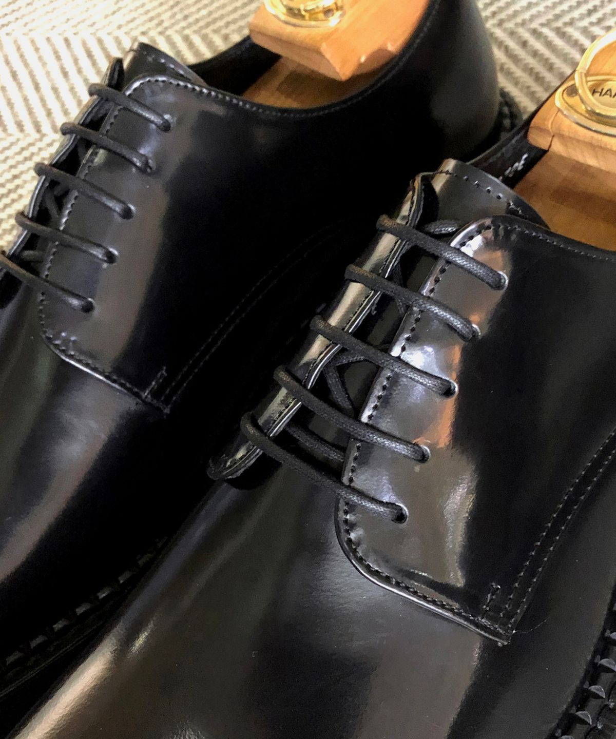 조앤슈(JOENSHOE) 토우컷 클리퍼 옥스퍼드 블랙