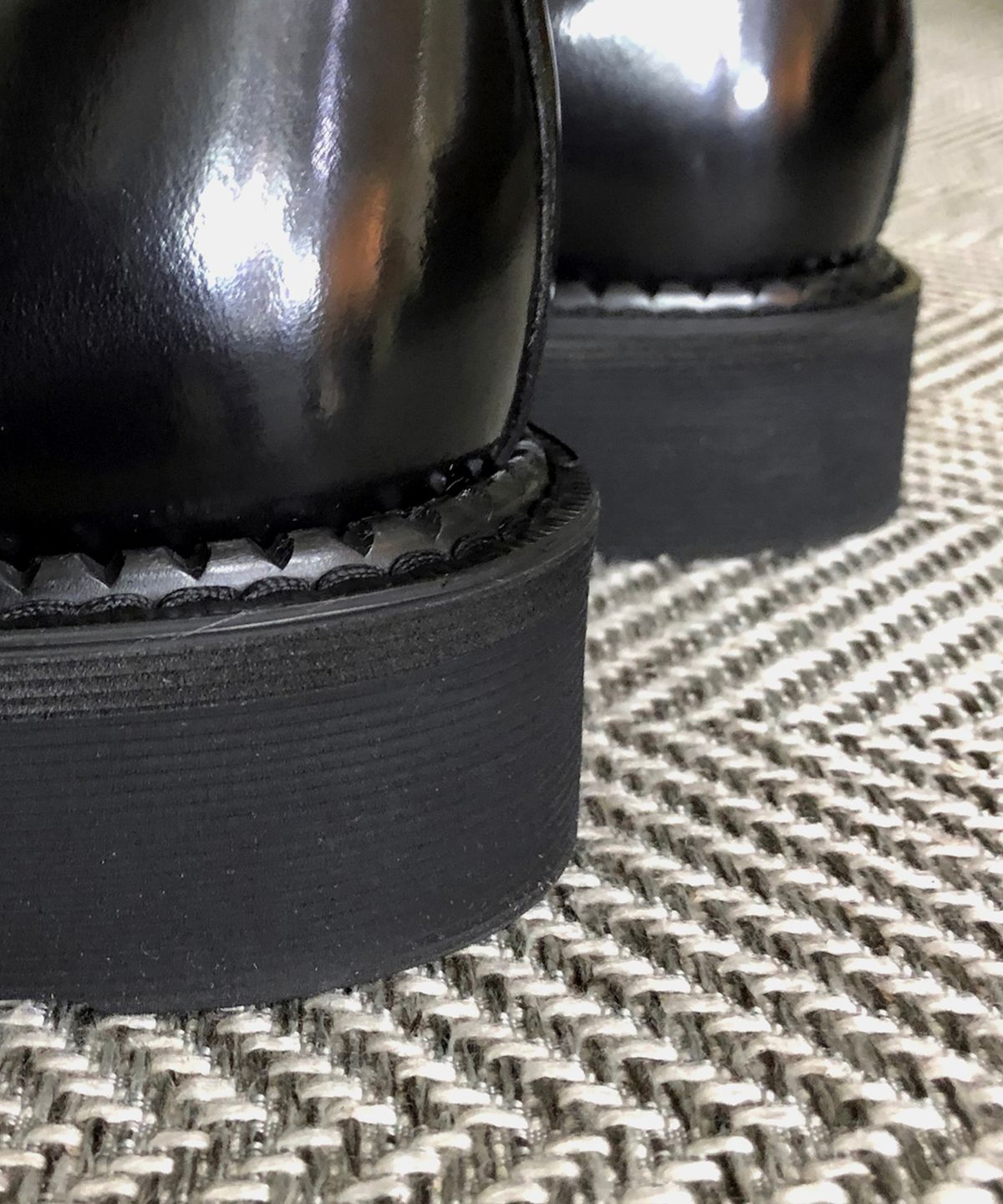 조앤슈(JOENSHOE) 토우컷 클리퍼 옥스퍼드 블랙