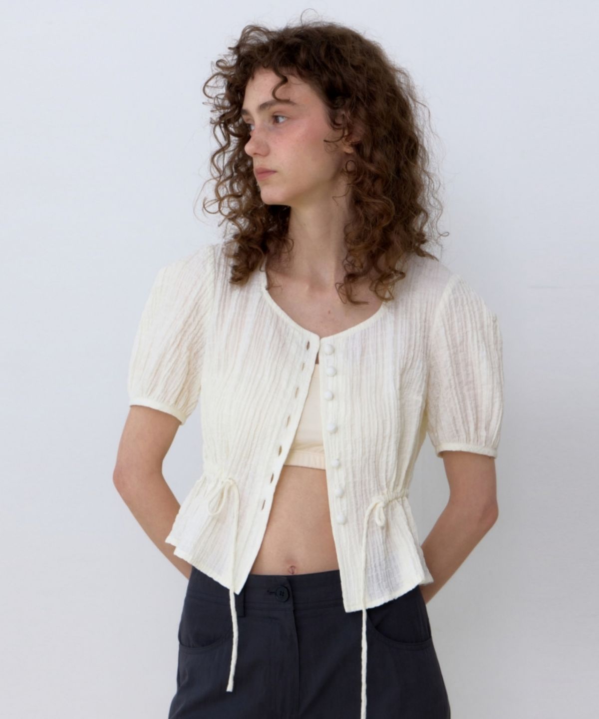 어나우트(UNNOUT) CRINKLE NATURAL BLOUSE  CREAM