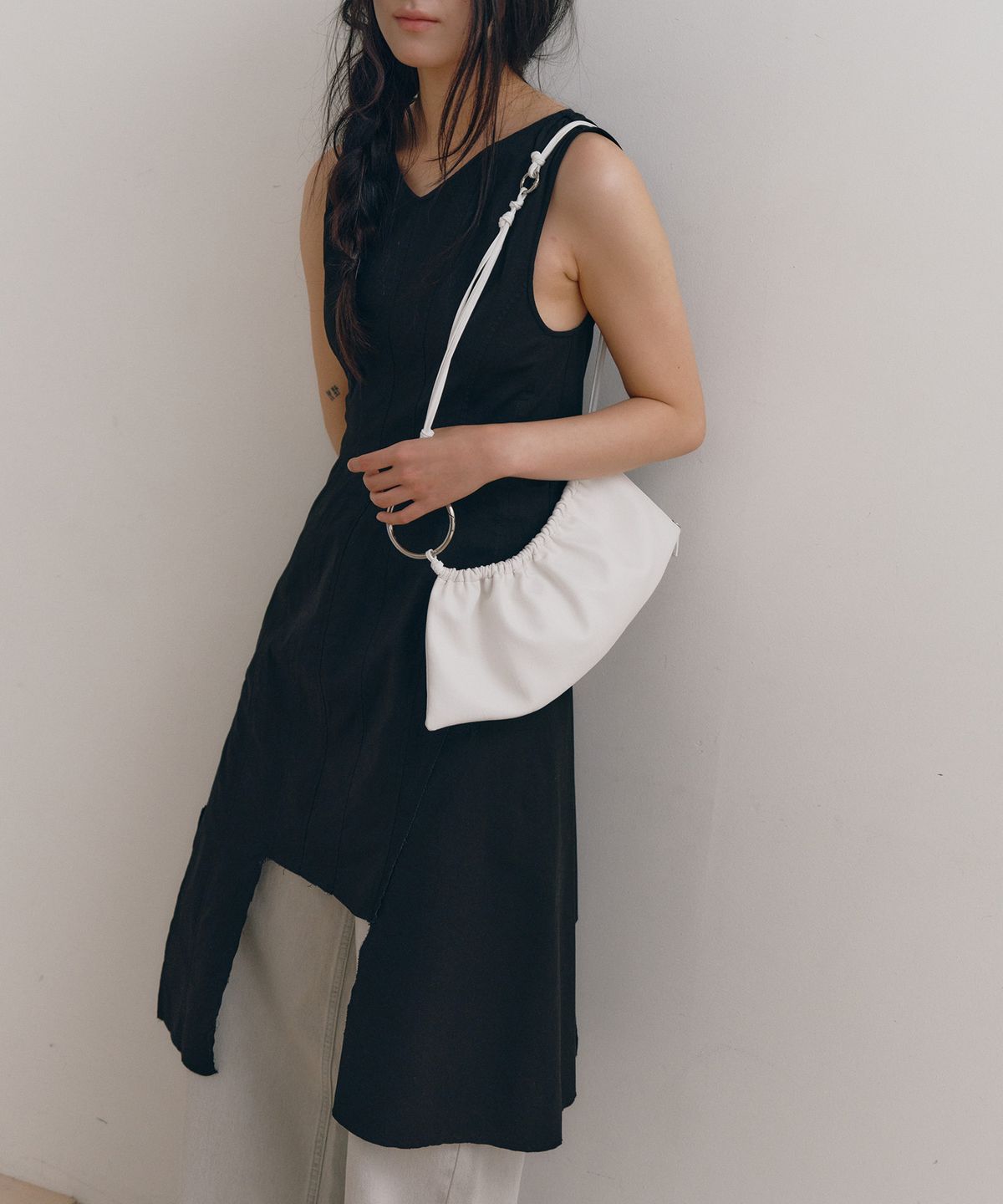 로우타이드(LOW TIDE) STRAP SHIRRING BAG [WHITE]