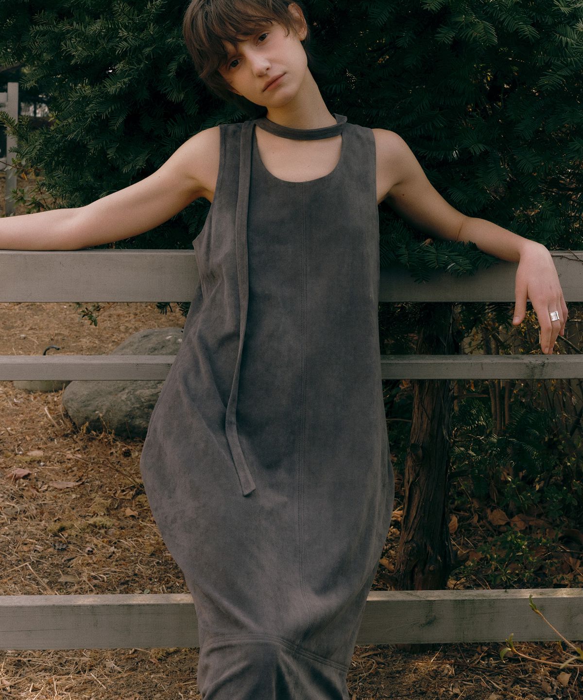 로우타이드(LOW TIDE) SUEDE BALLOON DRESS [CHARCOAL]