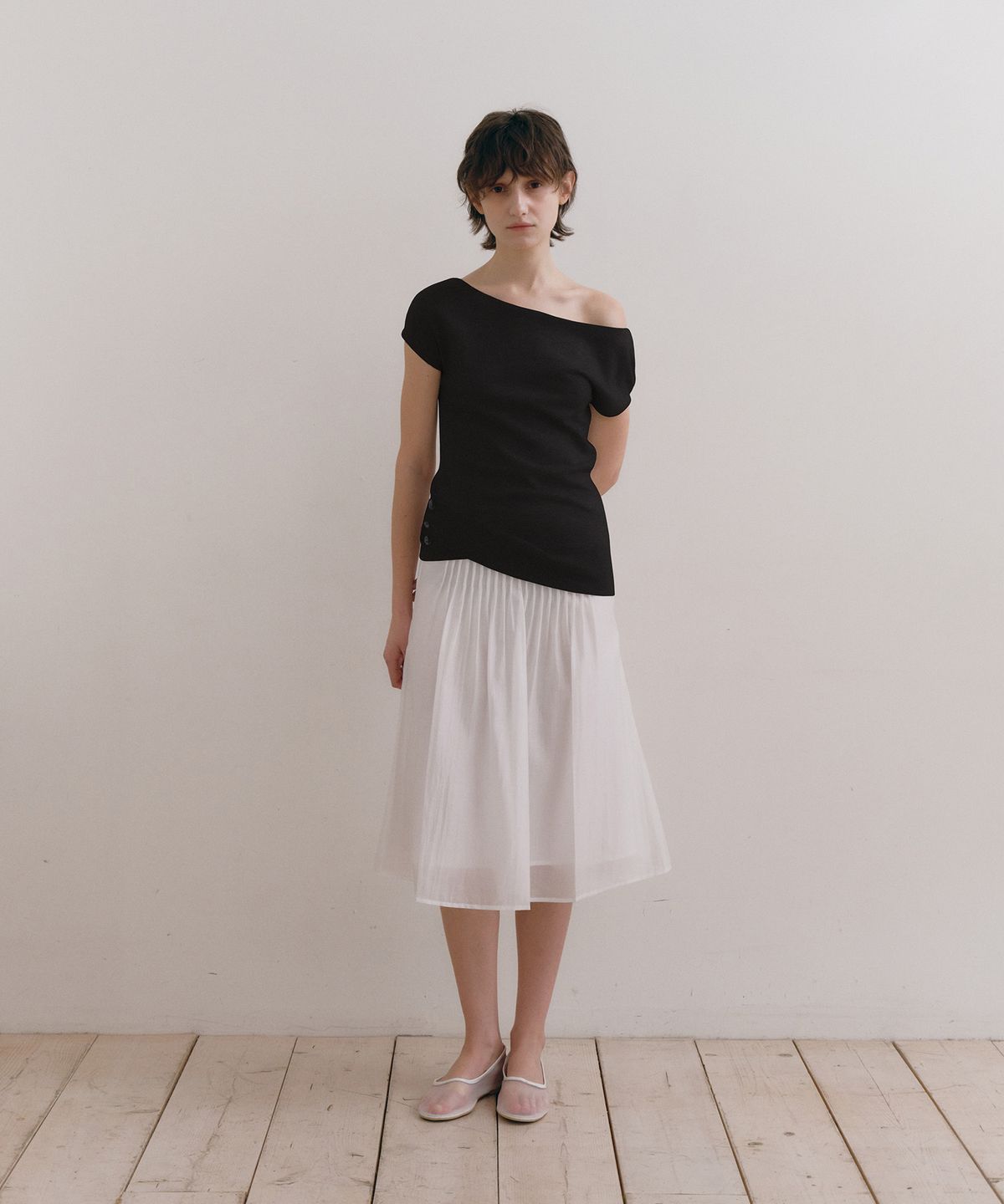 로우타이드(LOW TIDE) HEM SLIT BOATNECK KNIT [BLACK]