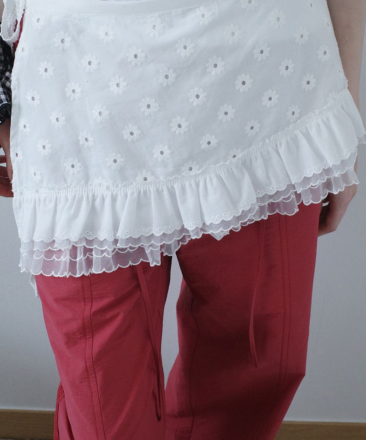 클로르(CLOR) EYELET MINI LAYERED SKIRT - WHITE