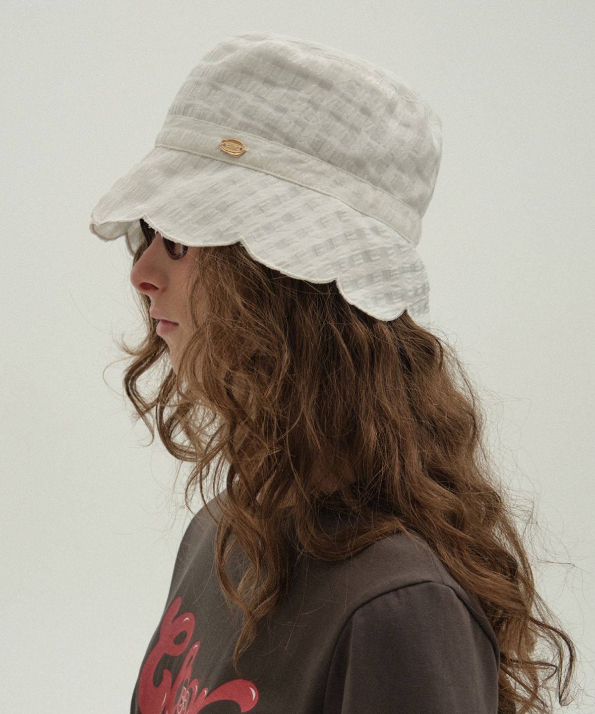 클로르(CLOR) SCALLOP BUCKET HAT - WHITE