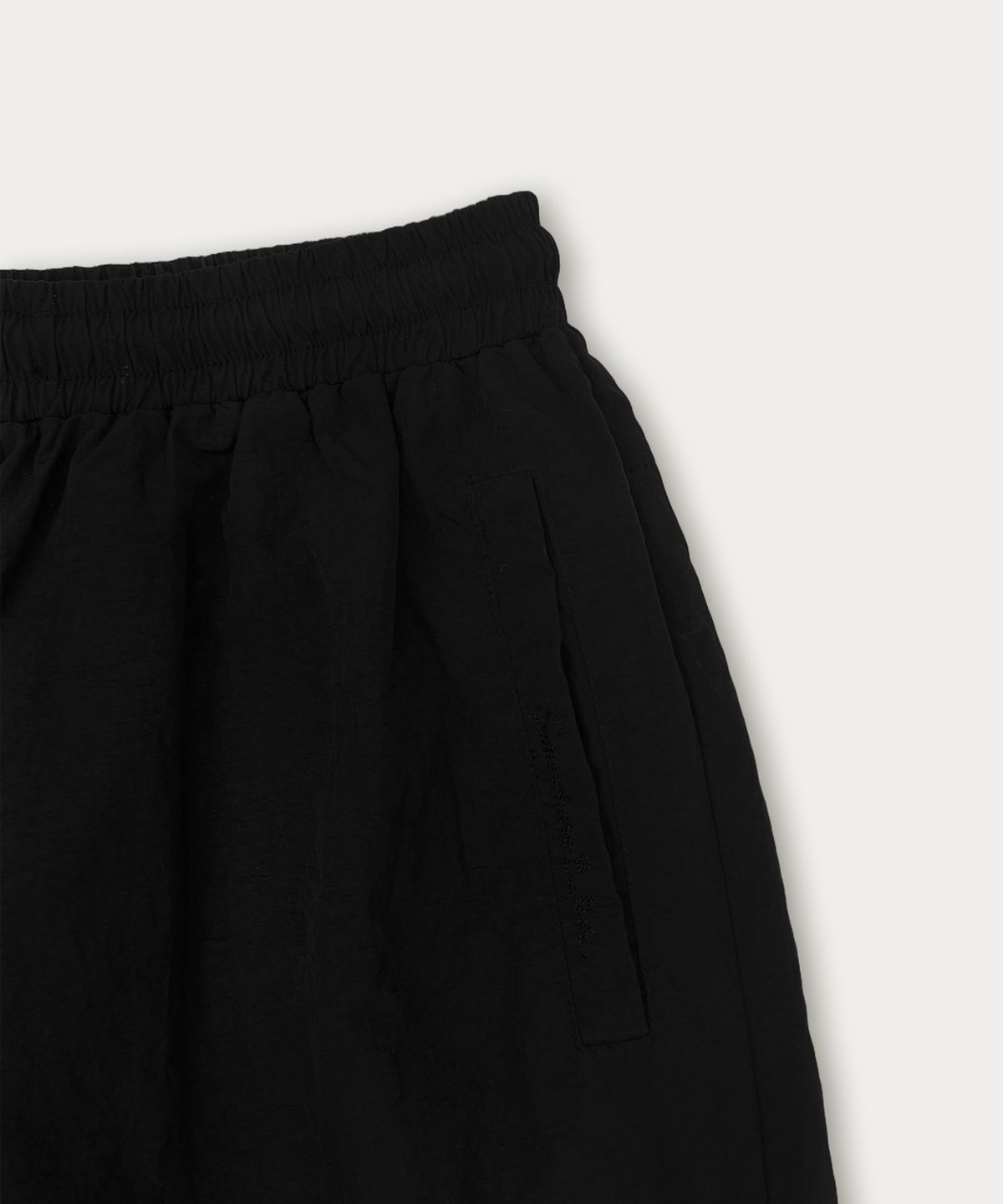 썸웨어버터(SOMEWHEREBUTTER) Line Nylon String Pants - Black