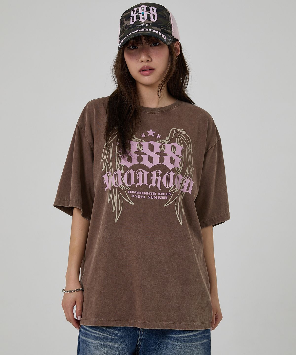 후드후드(HOODHOOD) 888 엔젤 그래픽 워시드 반팔티셔츠 브라운