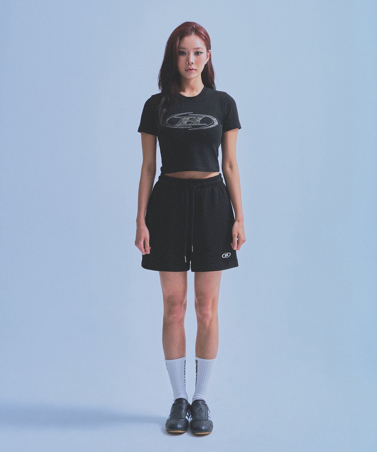본투윈(BORN TO WIN) W CAMO B LOGO SEMI CROP T-SHIRTS [BLACK]