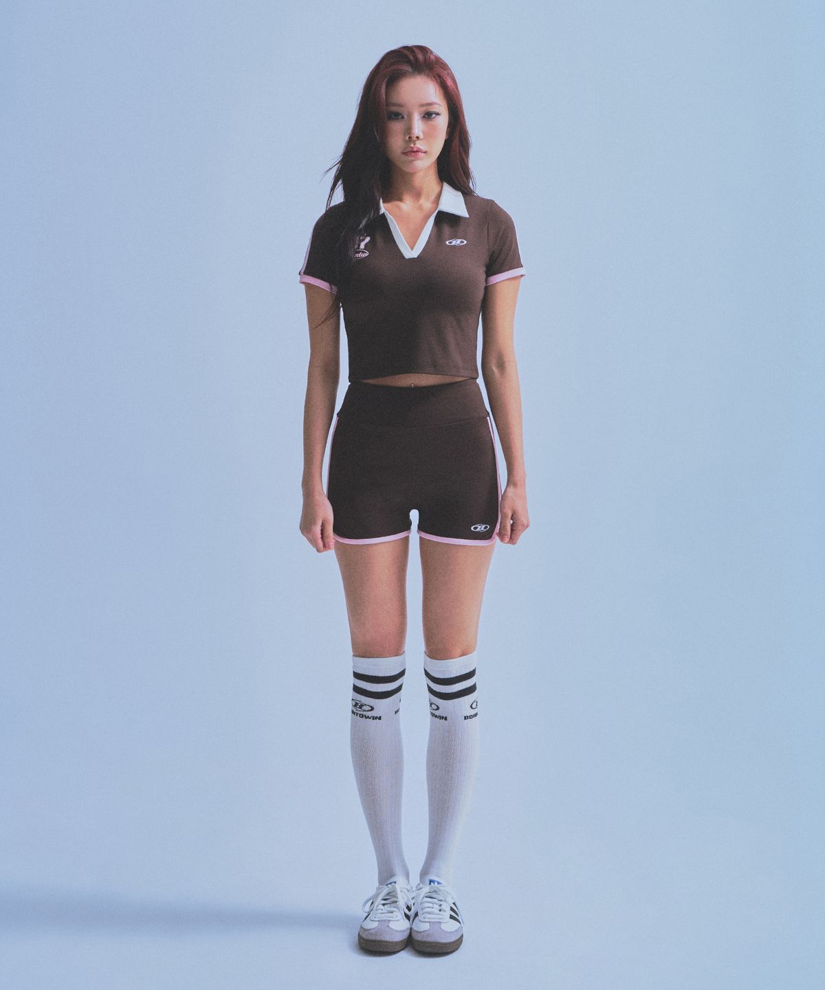 본투윈(BORN TO WIN) W BRNTW FOOTBALL CROP T-SHIRTS [BROWN]