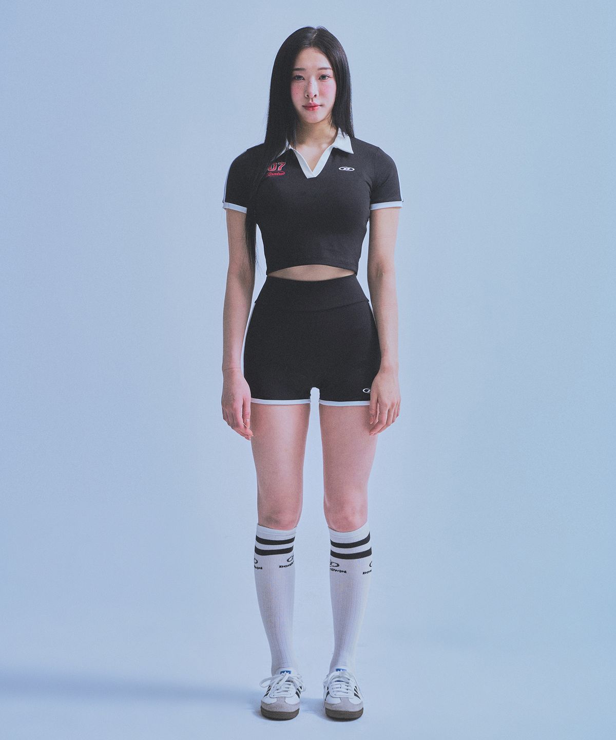 본투윈(BORN TO WIN) W BRNTW FOOTBALL CROP T-SHIRTS [BLACK]
