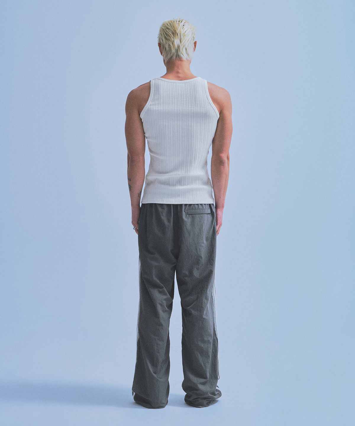 본투윈(BORN TO WIN) B PENDANT SLICE SLEEVELESS [WHITE]