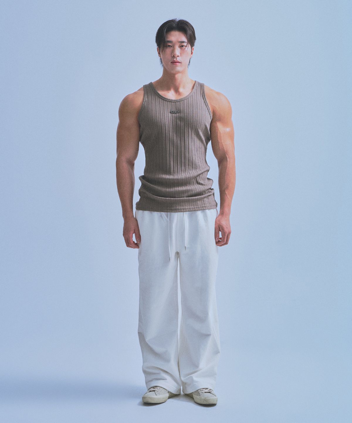 본투윈(BORN TO WIN) B PENDANT SLICE SLEEVELESS [KHAKI]