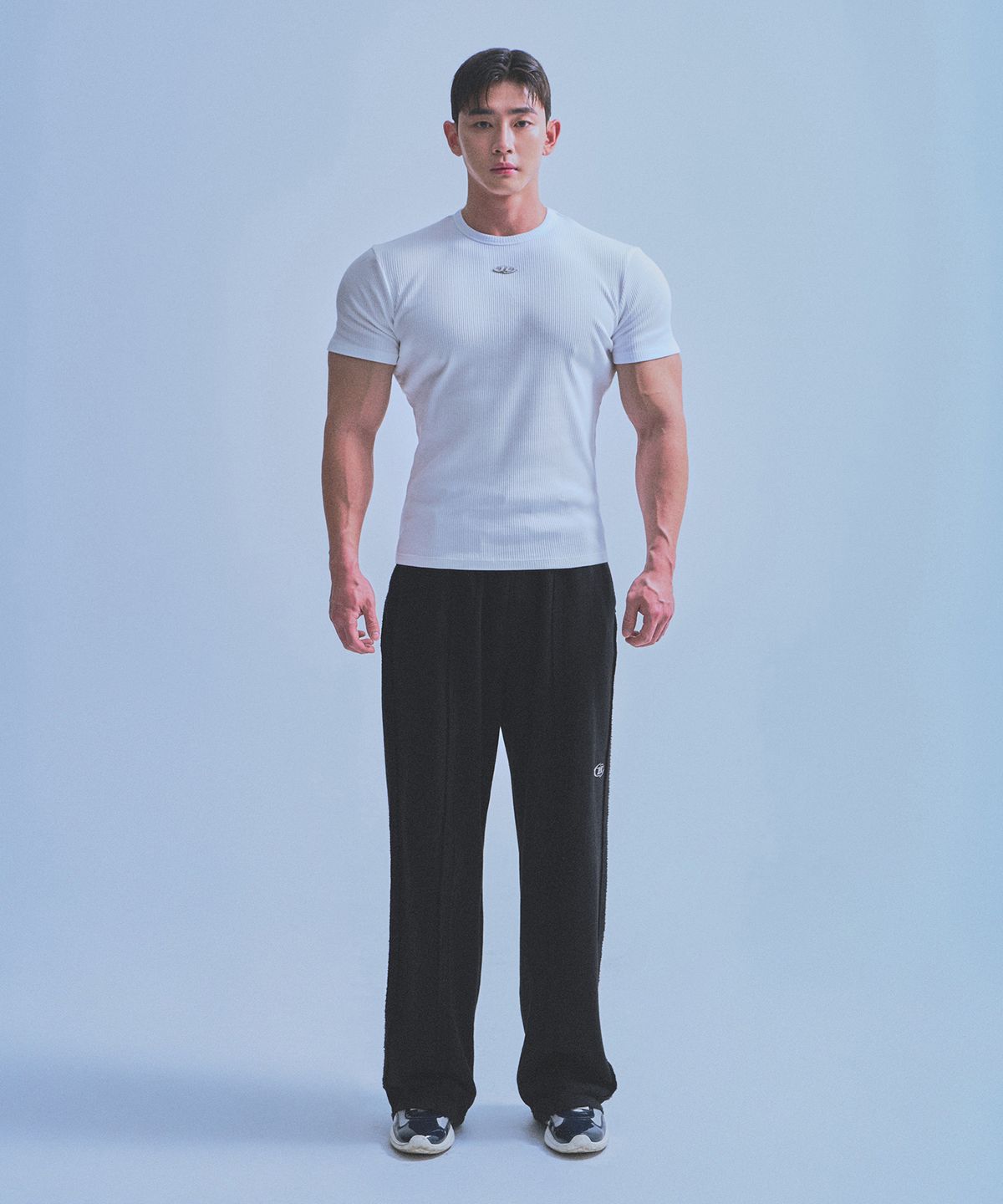 본투윈(BORN TO WIN) RIBBED B PENDANT MUSCLE FIT T-SHIRTS [WHITE]