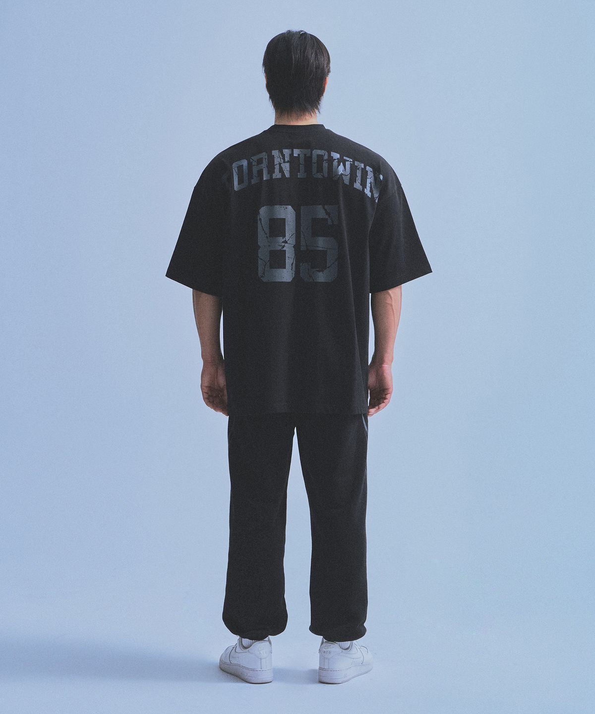 본투윈(BORN TO WIN) 85 BACK LOGO EXTRA FIT T-SHIRTS [BLACK]