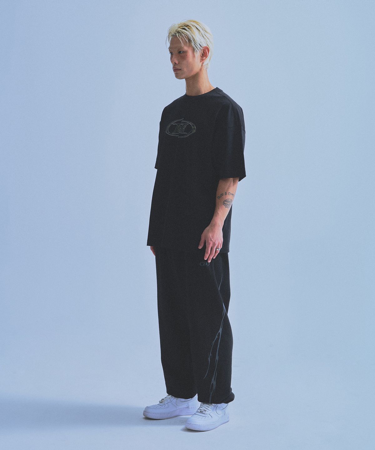 본투윈(BORN TO WIN) CAMO B LOGO T-SHIRTS [BLACK]