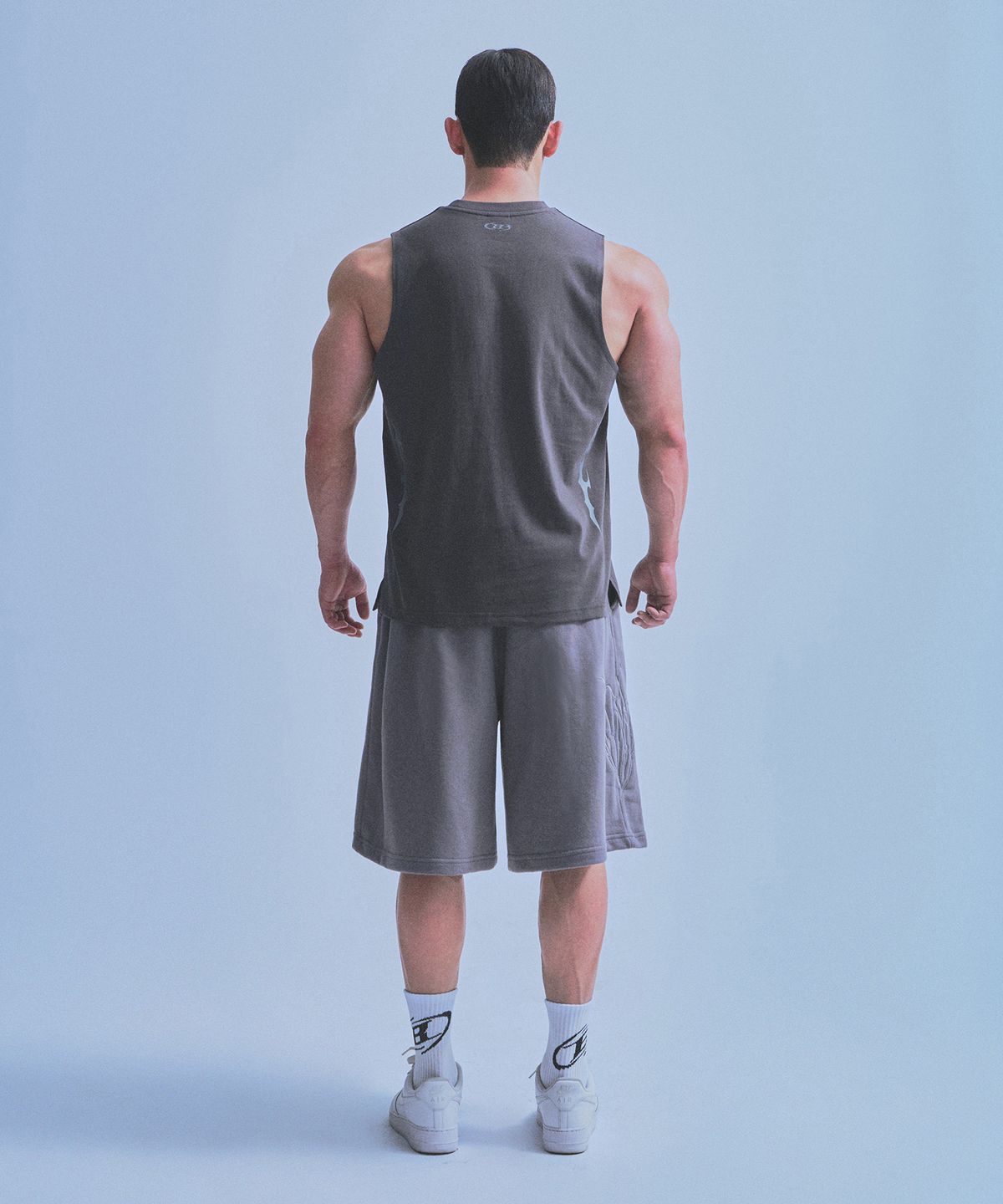 본투윈(BORN TO WIN) TRIBAL COMFORT FIT SLEEVLESS [CHARCOAL]
