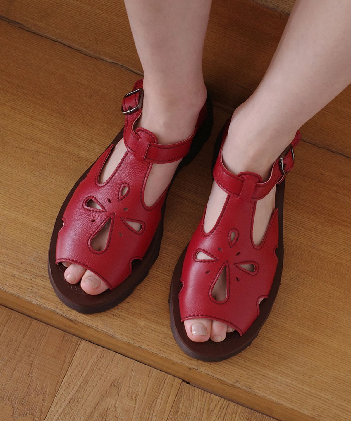 클로르(CLOR) PETAL CUTOUT SANDALS - 4 colors