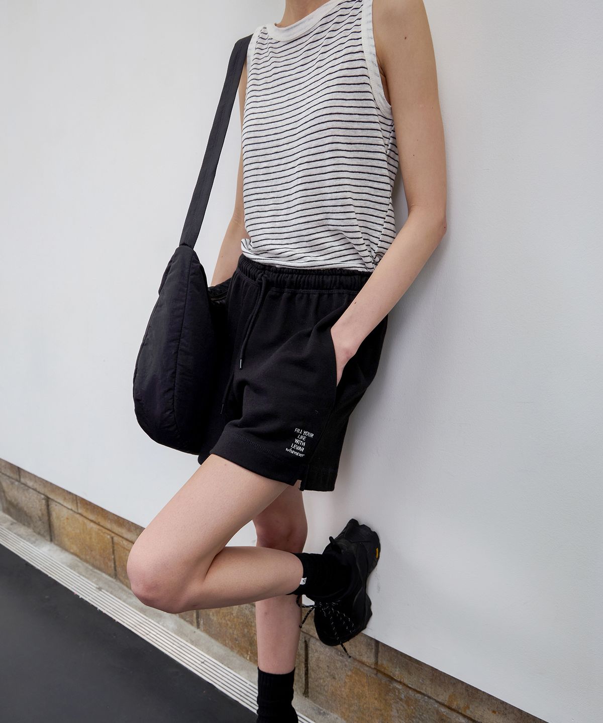 르바(LEVAR) Whenever Soft Sweat Shorts - Black