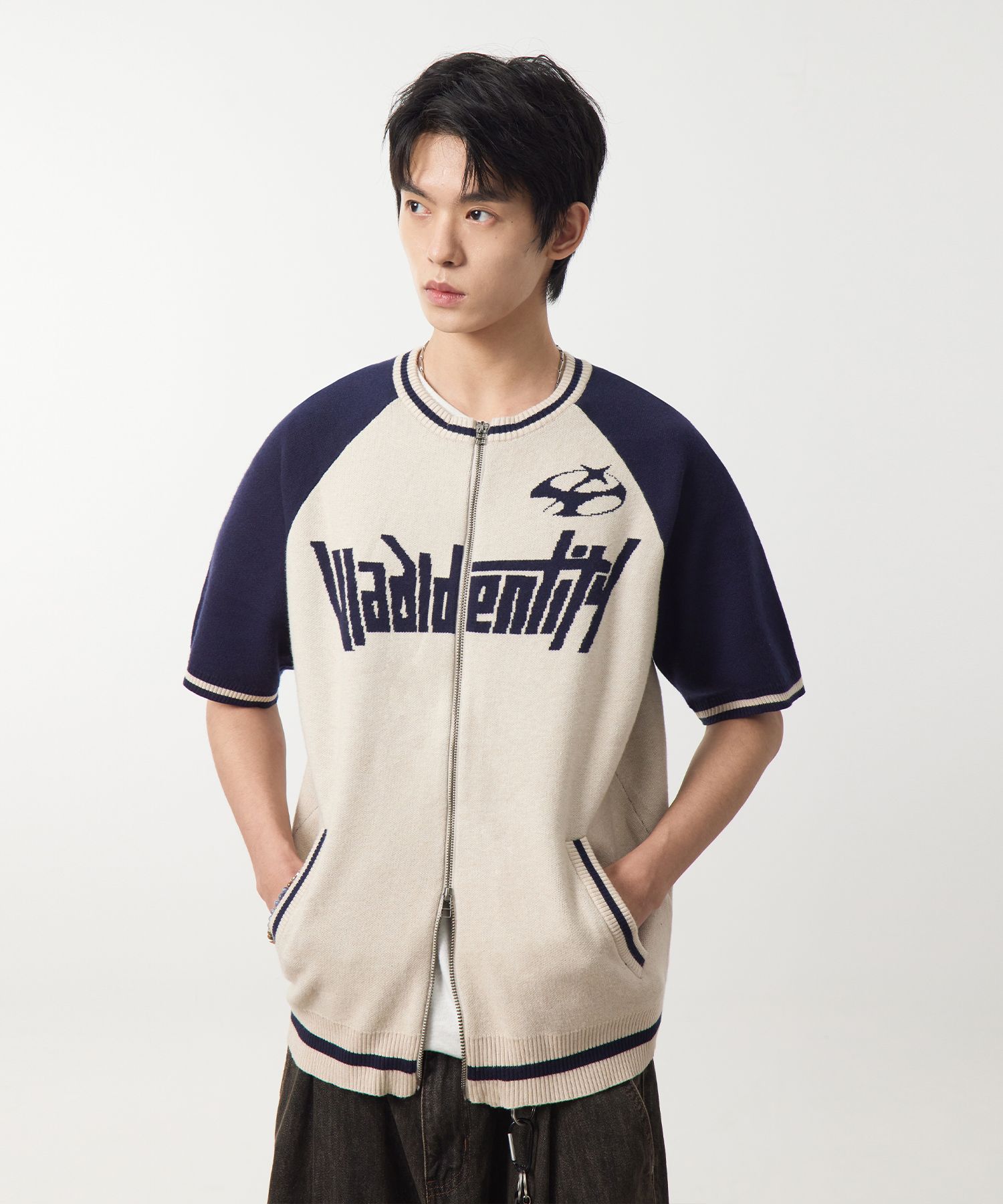 Tシャツ・カットソー DIMITRI BLACK VLAD 2WAY Two-tone short-sleeved zip-up knit c MUSINSA公式 | DIMITRI BLACK VLAD 2WAY Raglan Artwork Half