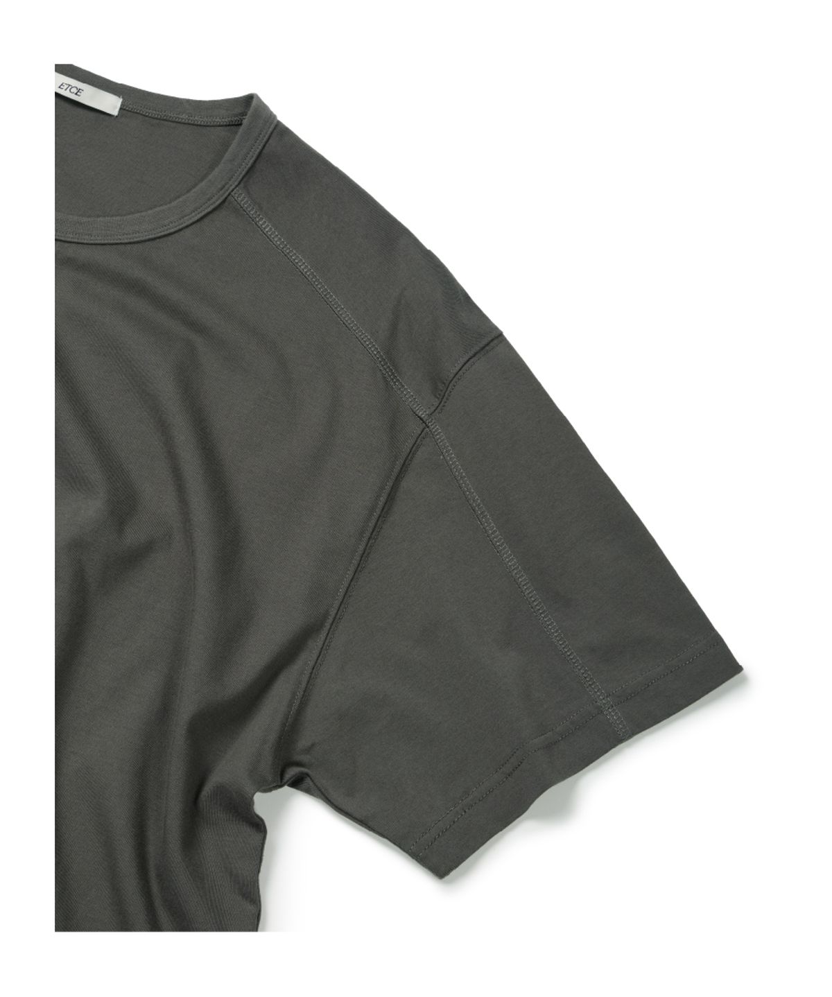 이티씨이(ETCE) CURVED HENLEY NECK TEE (CHARCOAL)