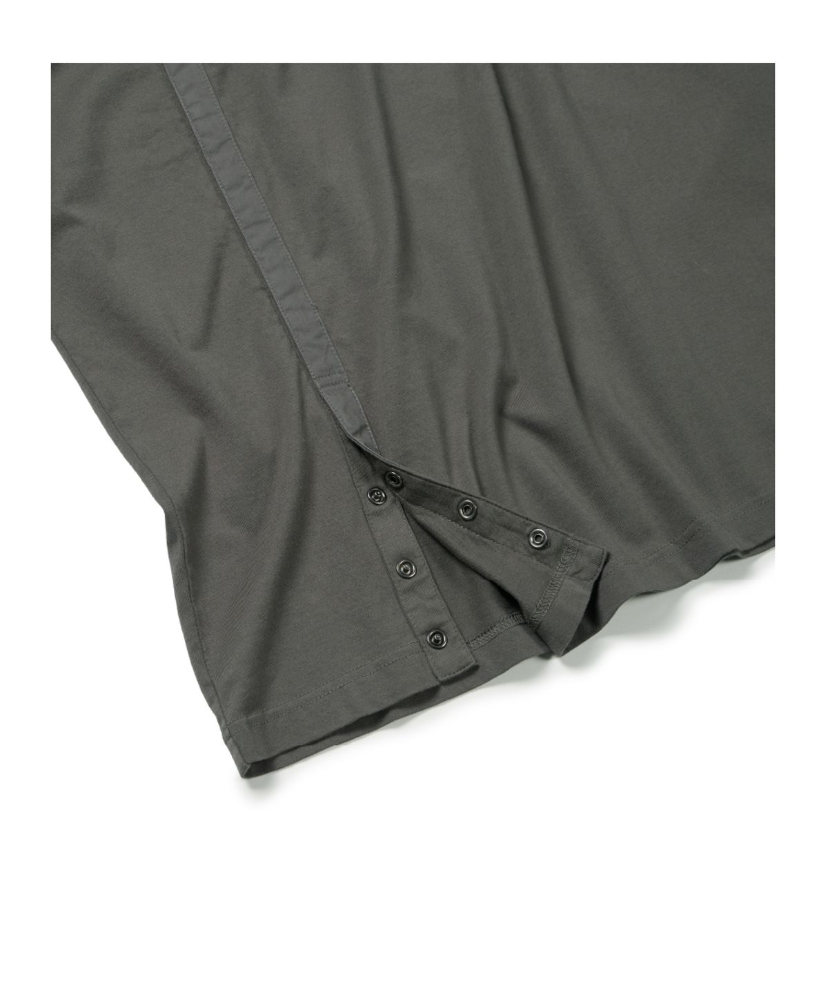 이티씨이(ETCE) CURVED HENLEY NECK TEE (CHARCOAL)