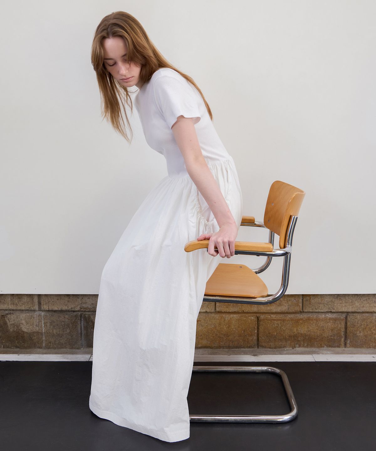 르바(LEVAR) Pocket Shirring Anorak Dress - White