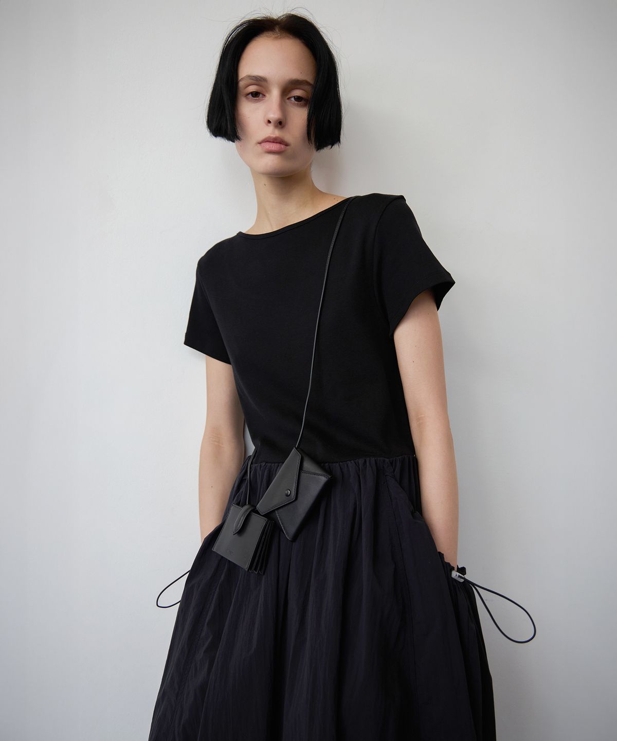 르바(LEVAR) Pocket Shirring Anorak Dress - Black