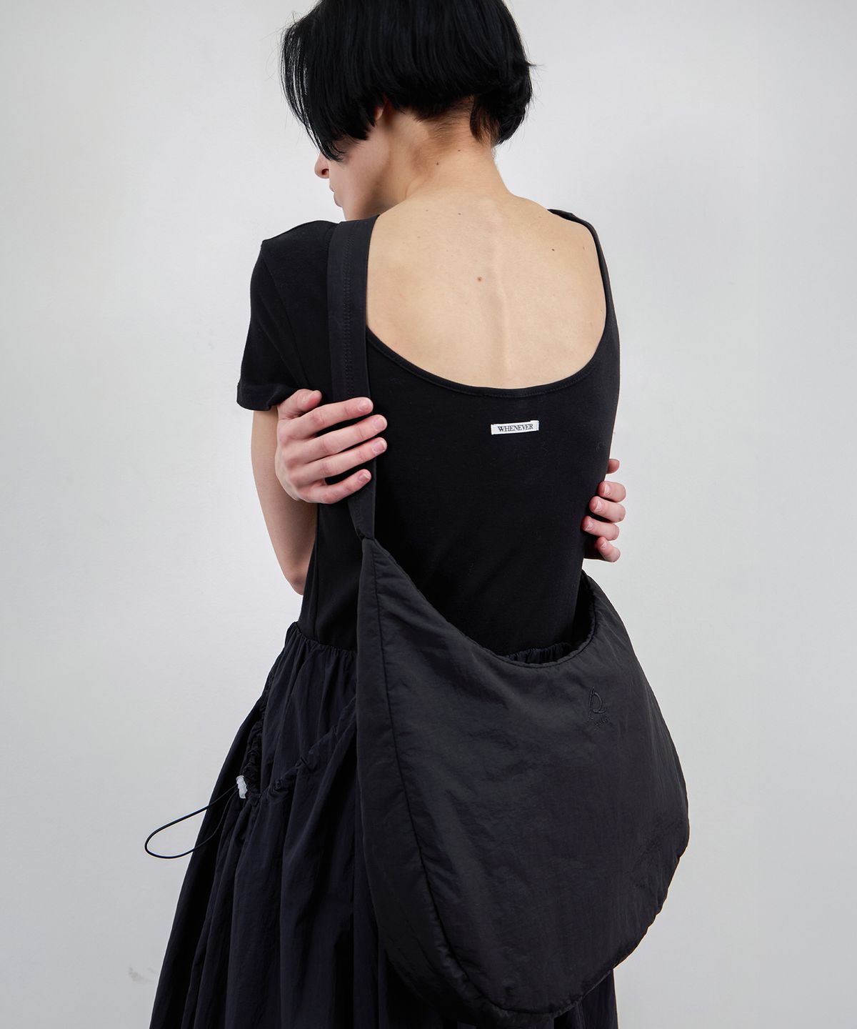 르바(LEVAR) Pocket Shirring Anorak Dress - Black