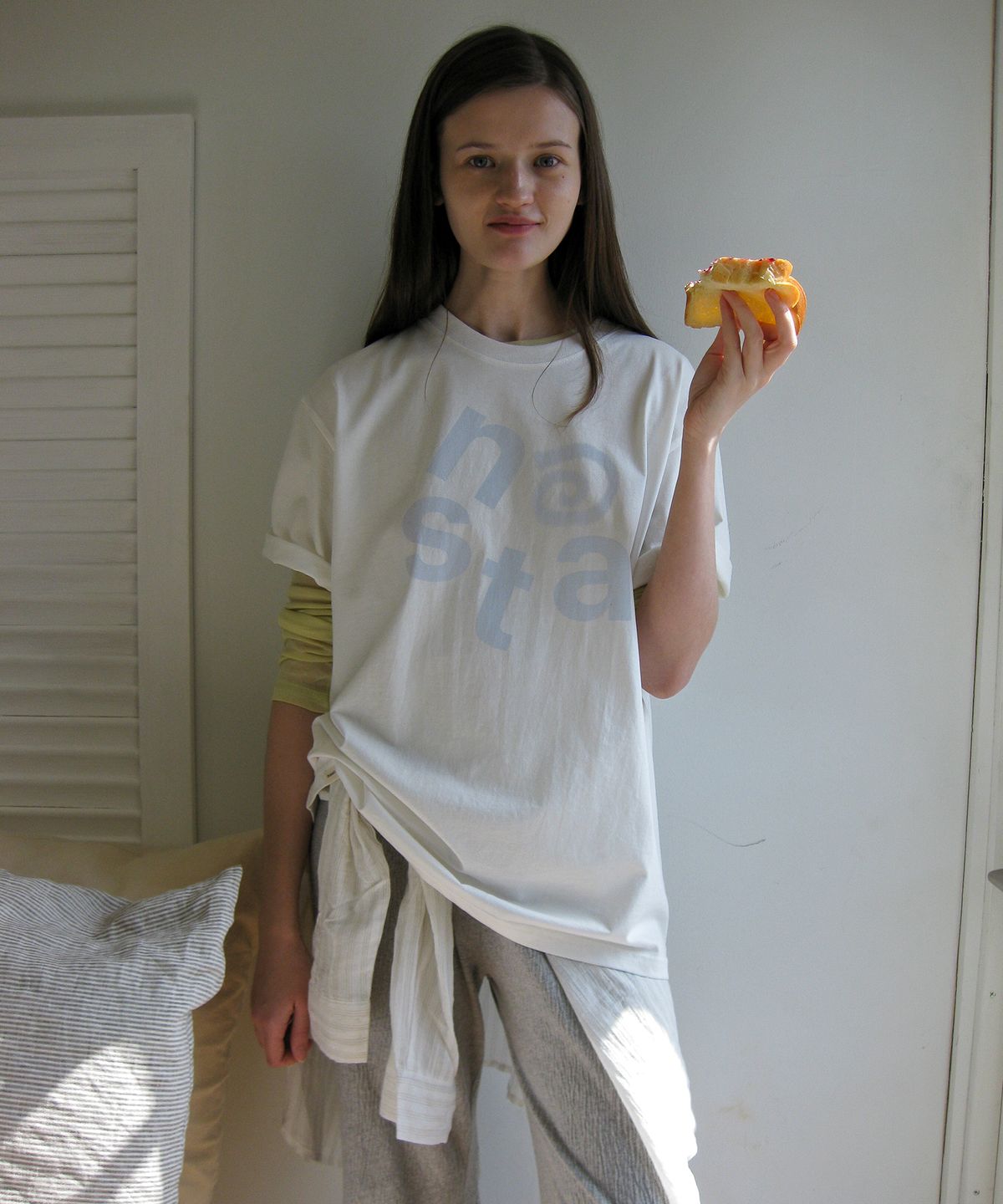 나츠(NAATS) At logo oversized t-shirt, white