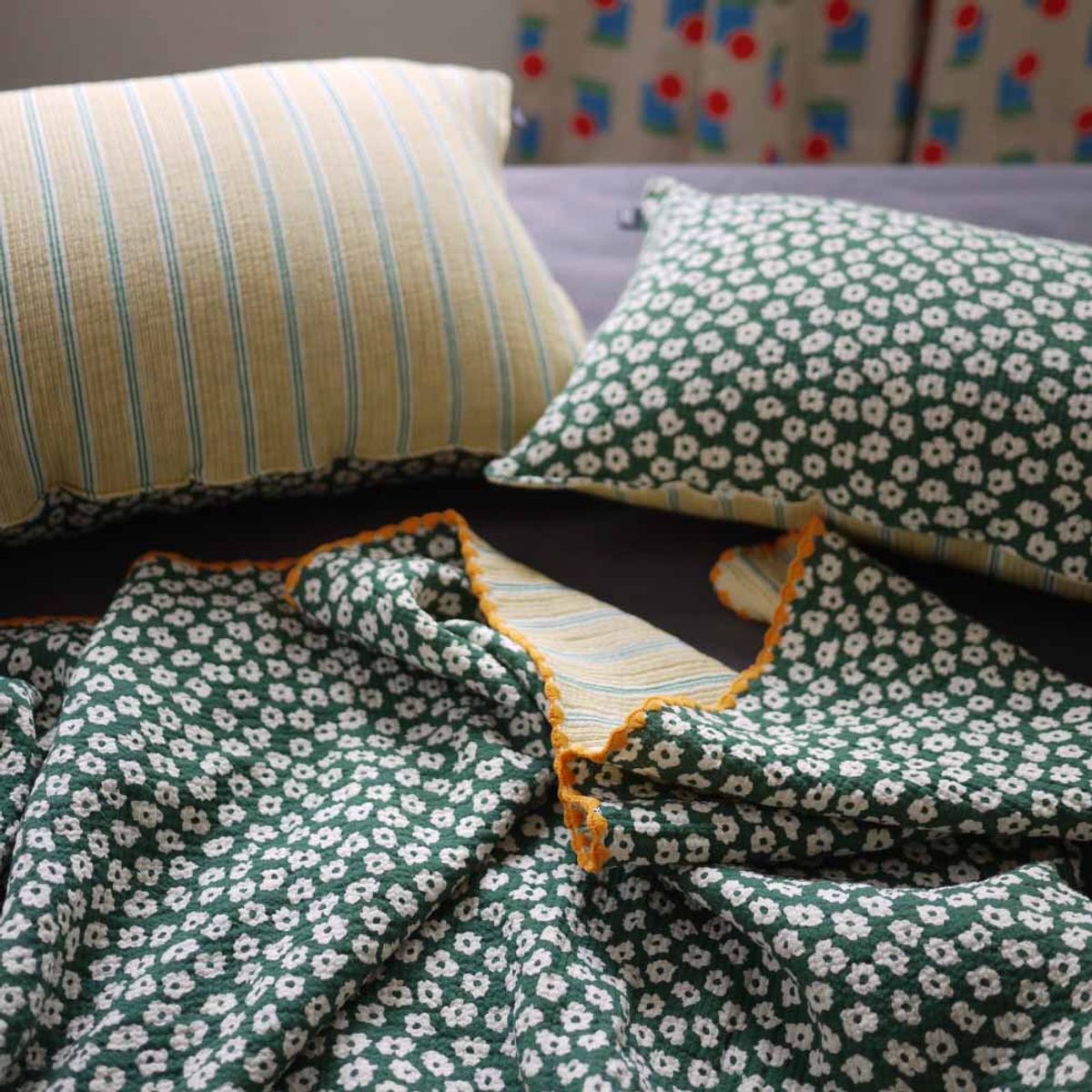 봄봄패브릭스(BOMBOM FABRICS) Tripple Cotton pillow case white flower + yellow stripe)