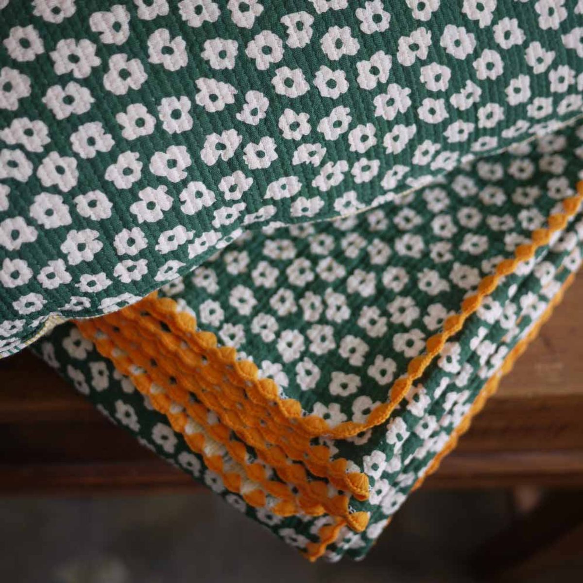 봄봄패브릭스(BOMBOM FABRICS) Tripple Cotton pillow case white flower + yellow stripe)