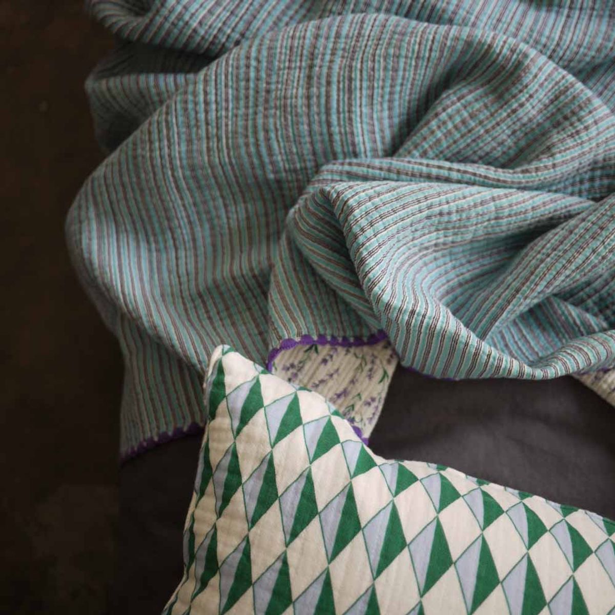 봄봄패브릭스(BOMBOM FABRICS) Triple Cotton blanket (violet small flower + sky stripe)