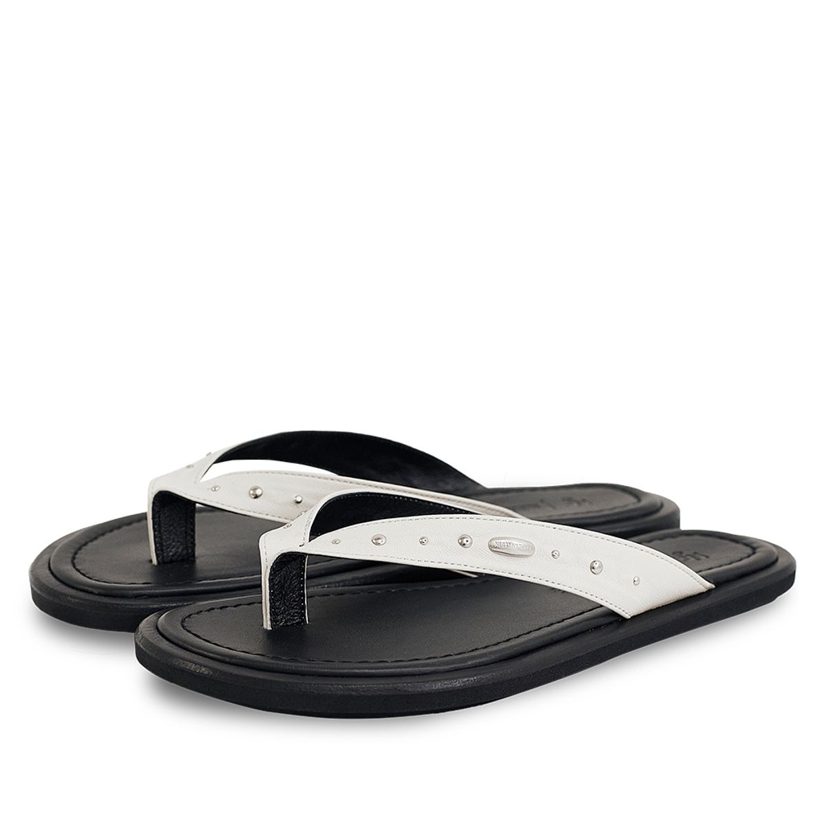 네거티브쓰리(NEGATIVETHREE) Stud Sheepskin Flip Flops_Ivory