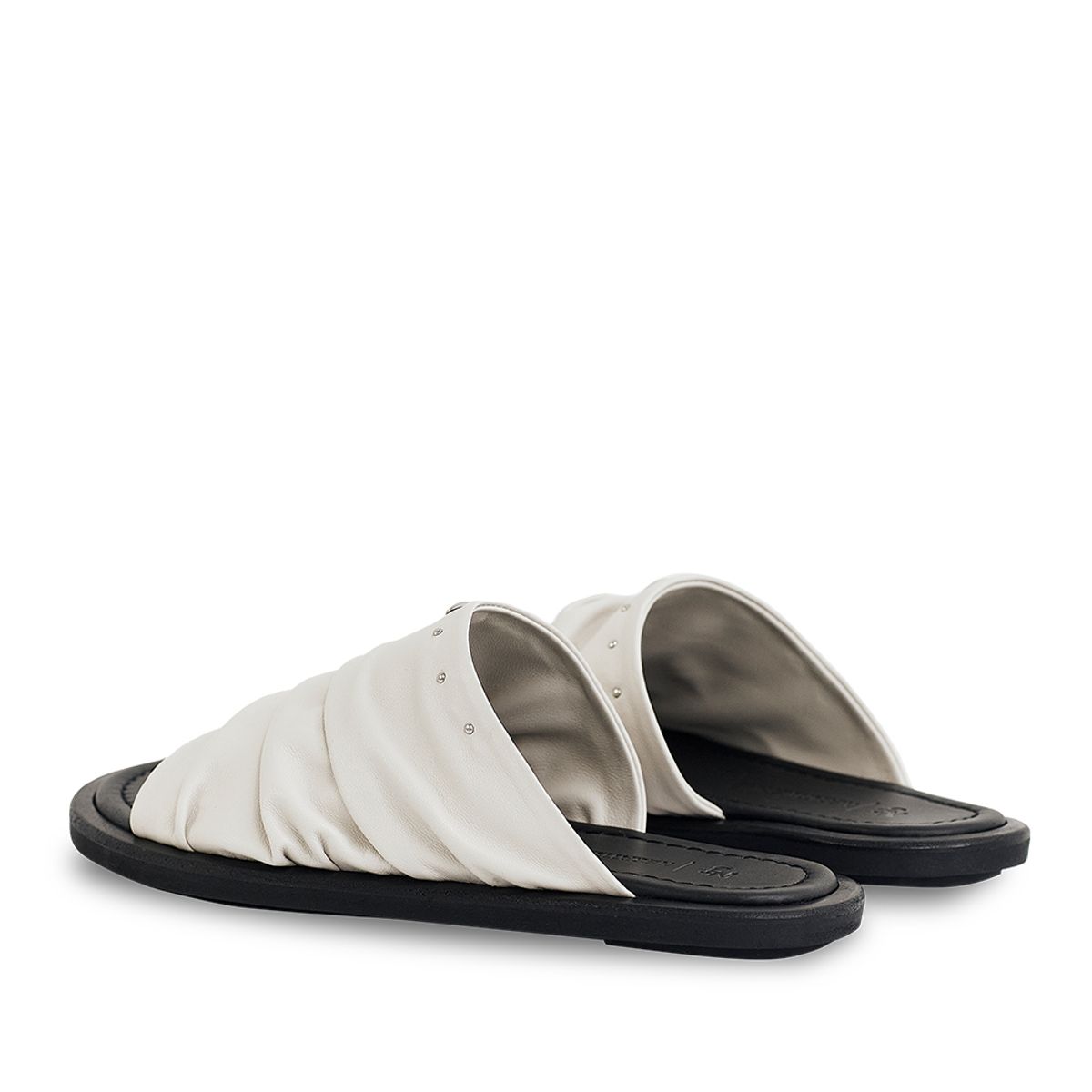 네거티브쓰리(NEGATIVETHREE) Slouchy Sheepskin Slides_Ivory