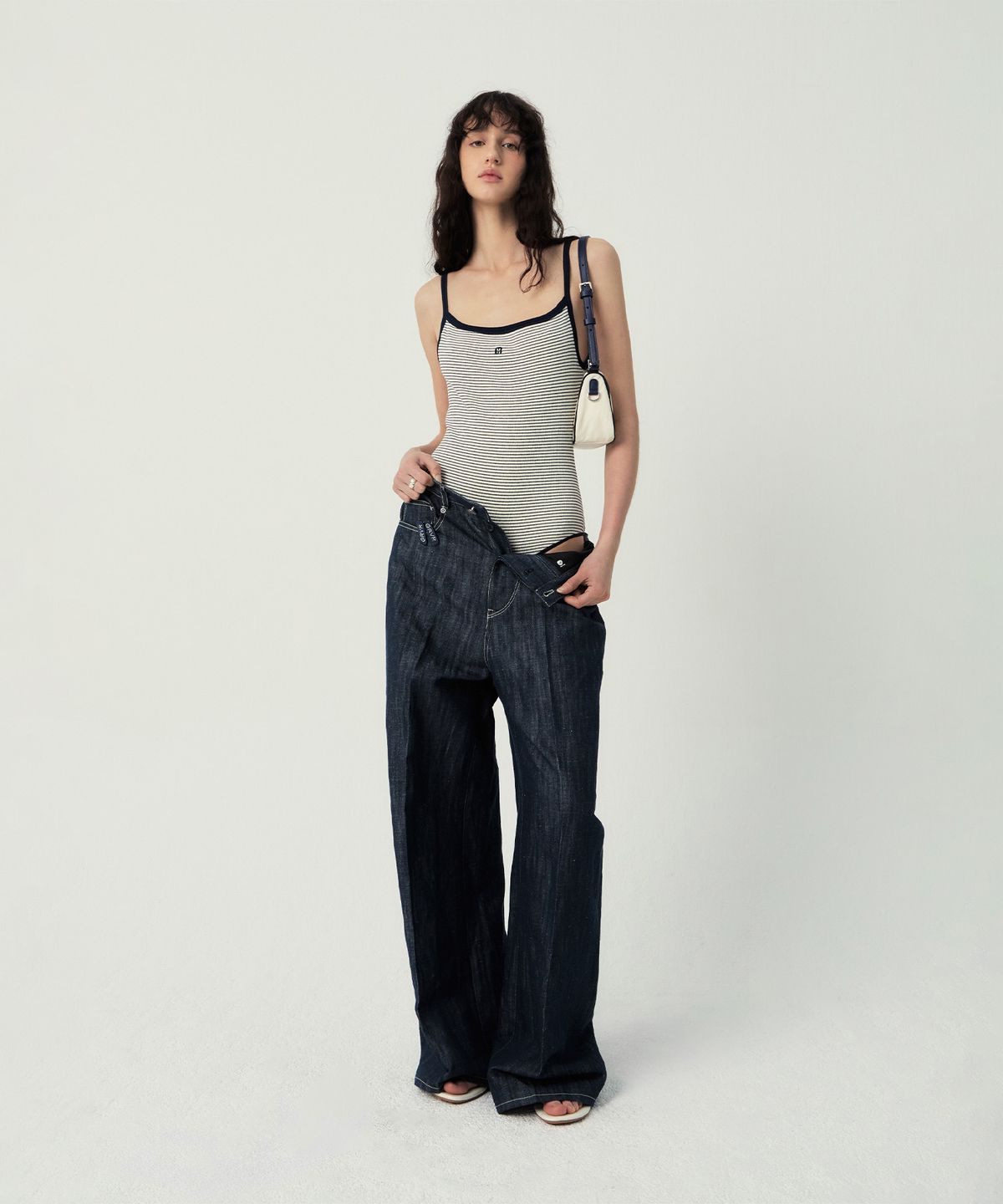 그로브(GROVE) LAKE BODY SLEEVELESS (IVORY)