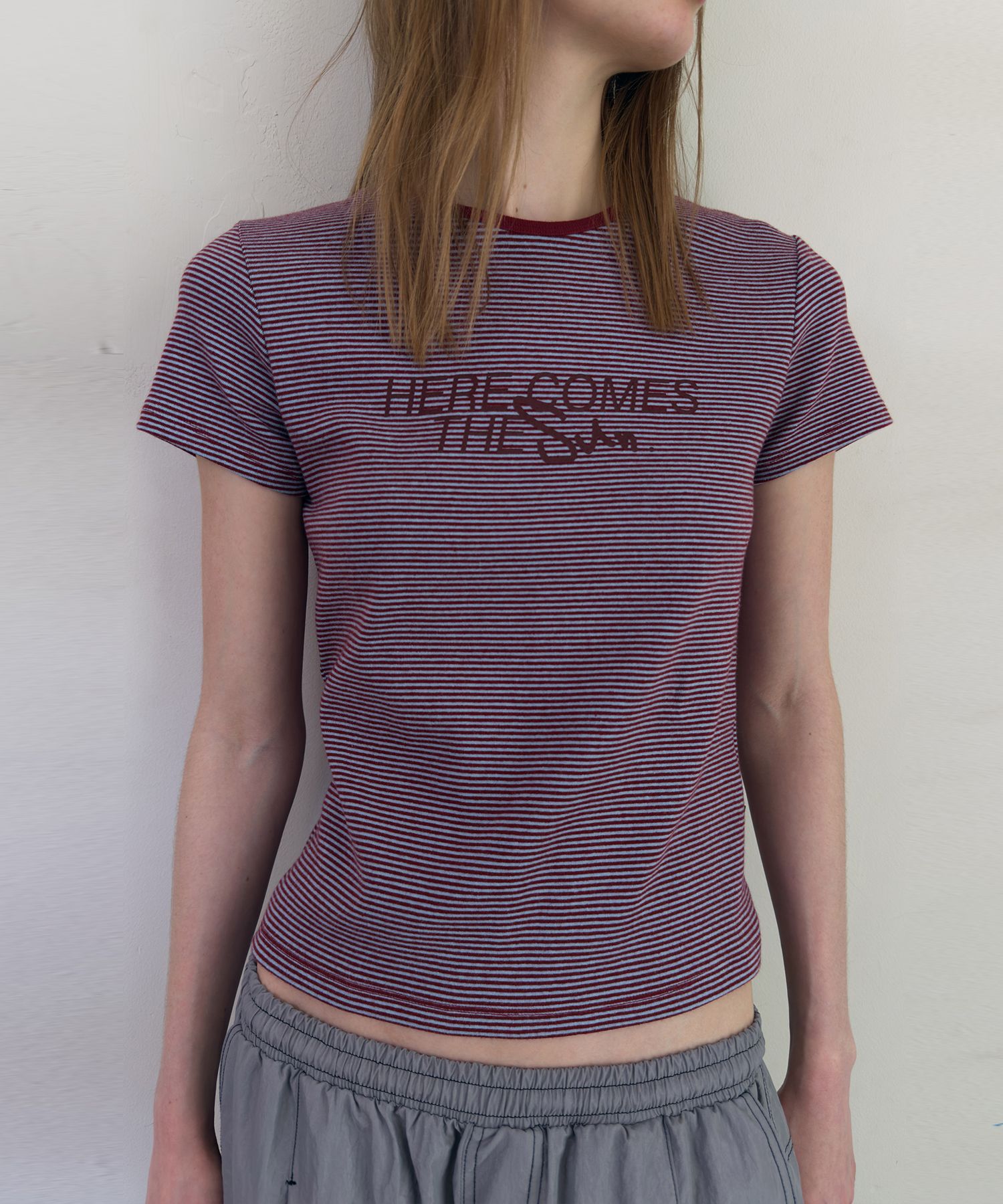 ★ DIAGONAL★ STRIPE GRAPHIC PRINTING TEE burgundy DA251T10 MUSINSA | DIAGONAL STRIPE GRAPHIC PRINTING TEE (burgundy)