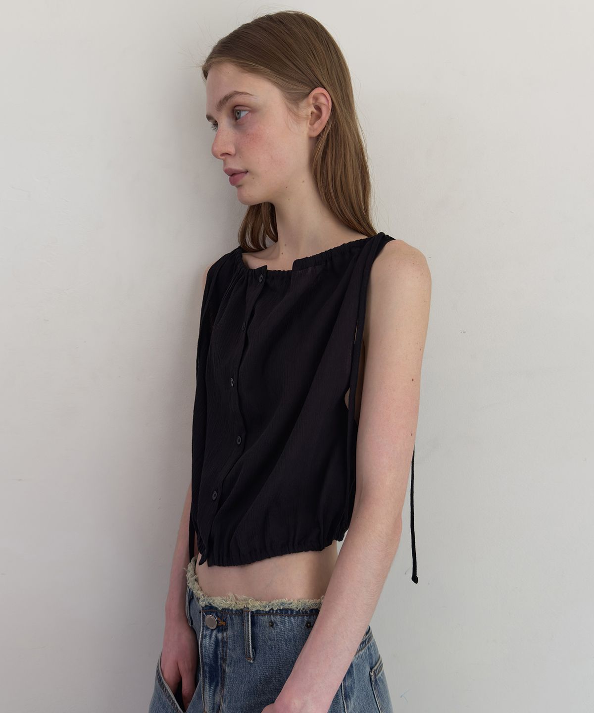 다이애그널(DIAGONAL) STRING SLEEVELESS BLOUSE (black)