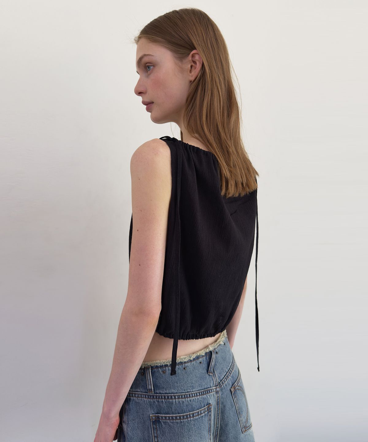 다이애그널(DIAGONAL) STRING SLEEVELESS BLOUSE (black)
