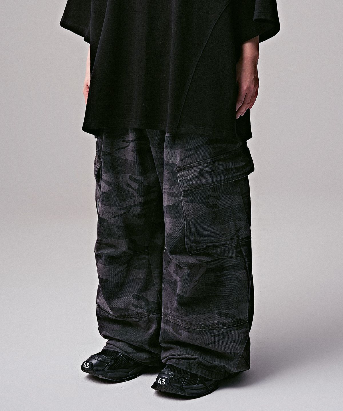젠더스트(ZENDUST) Ginyu Big Pocket Cargo Pants DEEP CAMO