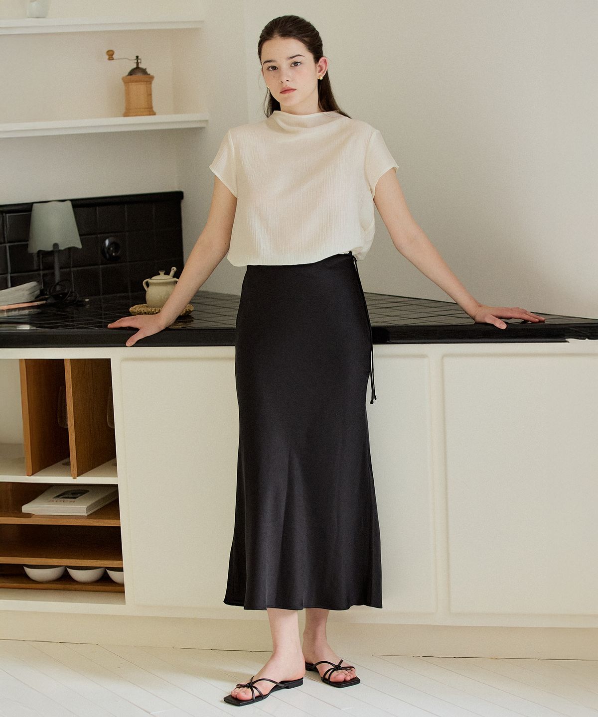 엽페(YUPPE) PLEATED CAP SHIRT_IVORY