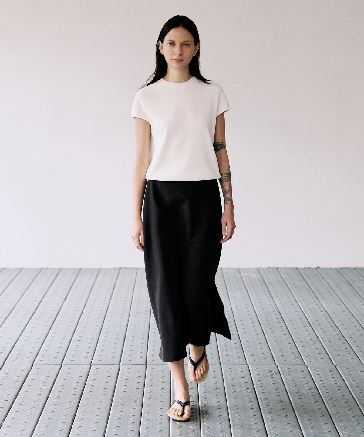 앳모어(ATMORE) 셀리나 슬릿 밴딩 스커트 (black)