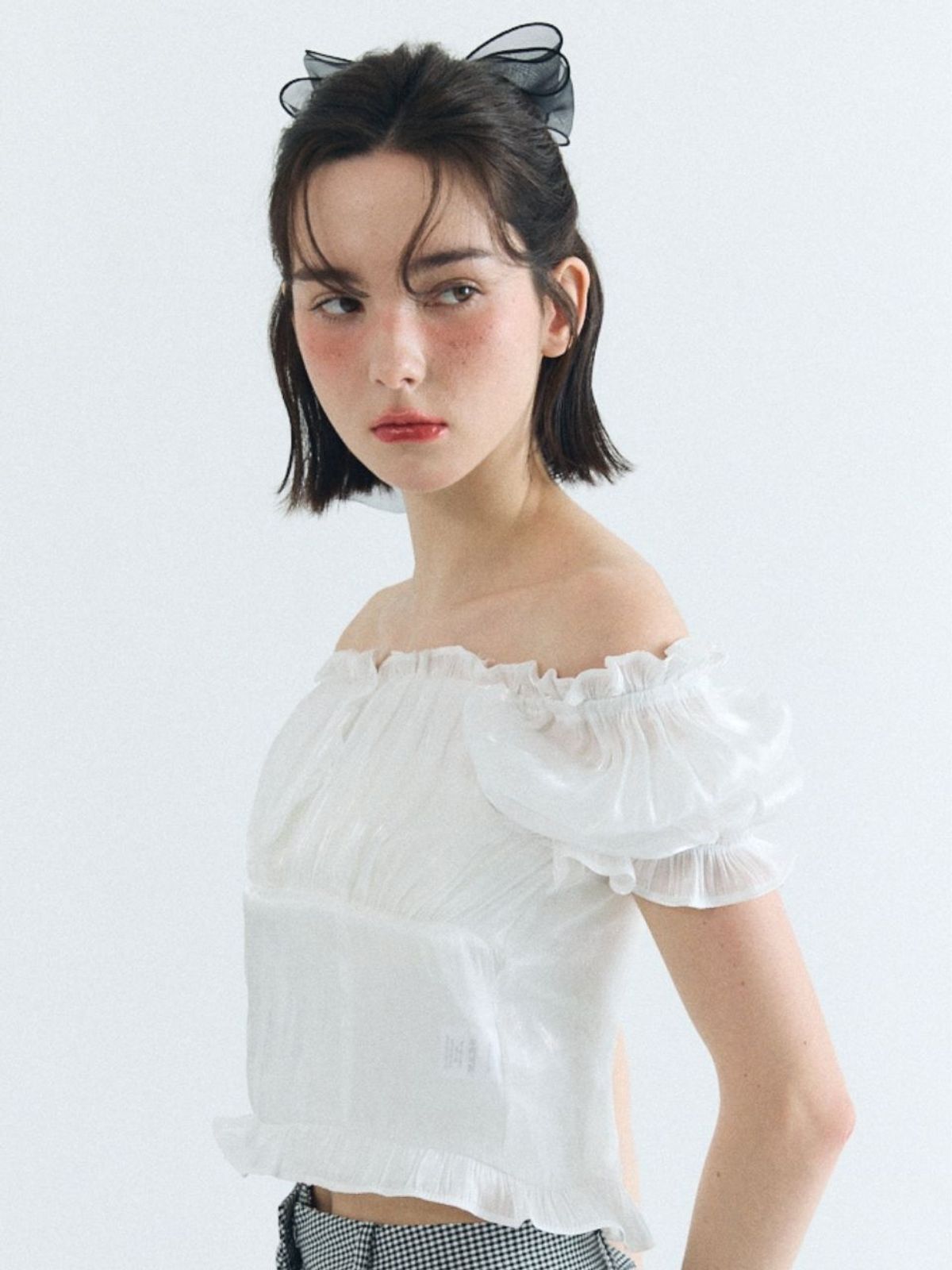 패브릭서울(FABRICSEOUL) glossy frill blouse