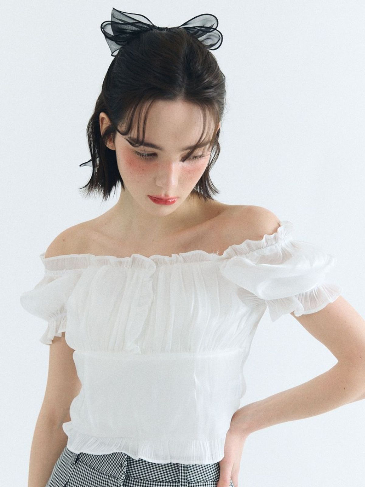 패브릭서울(FABRICSEOUL) glossy frill blouse