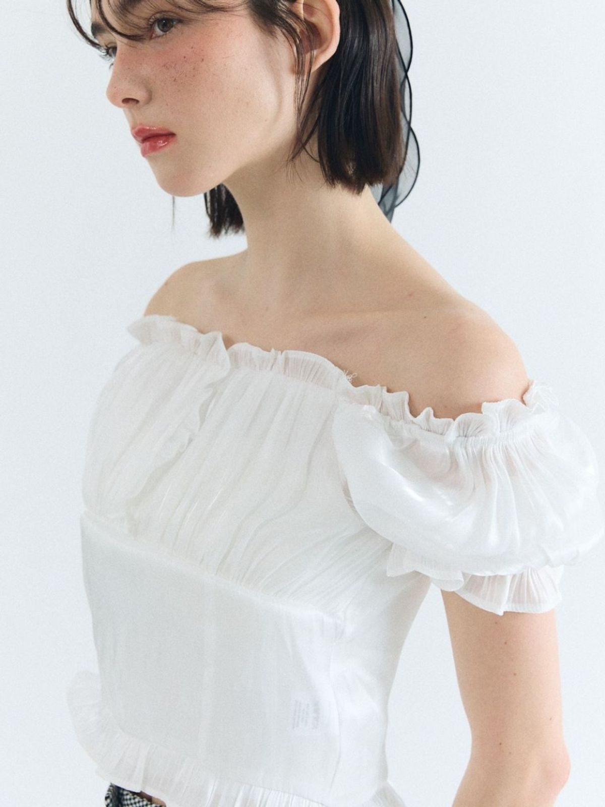 패브릭서울(FABRICSEOUL) glossy frill blouse