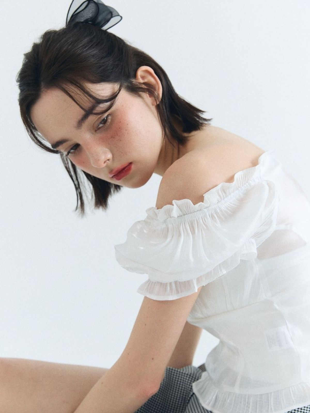 패브릭서울(FABRICSEOUL) glossy frill blouse