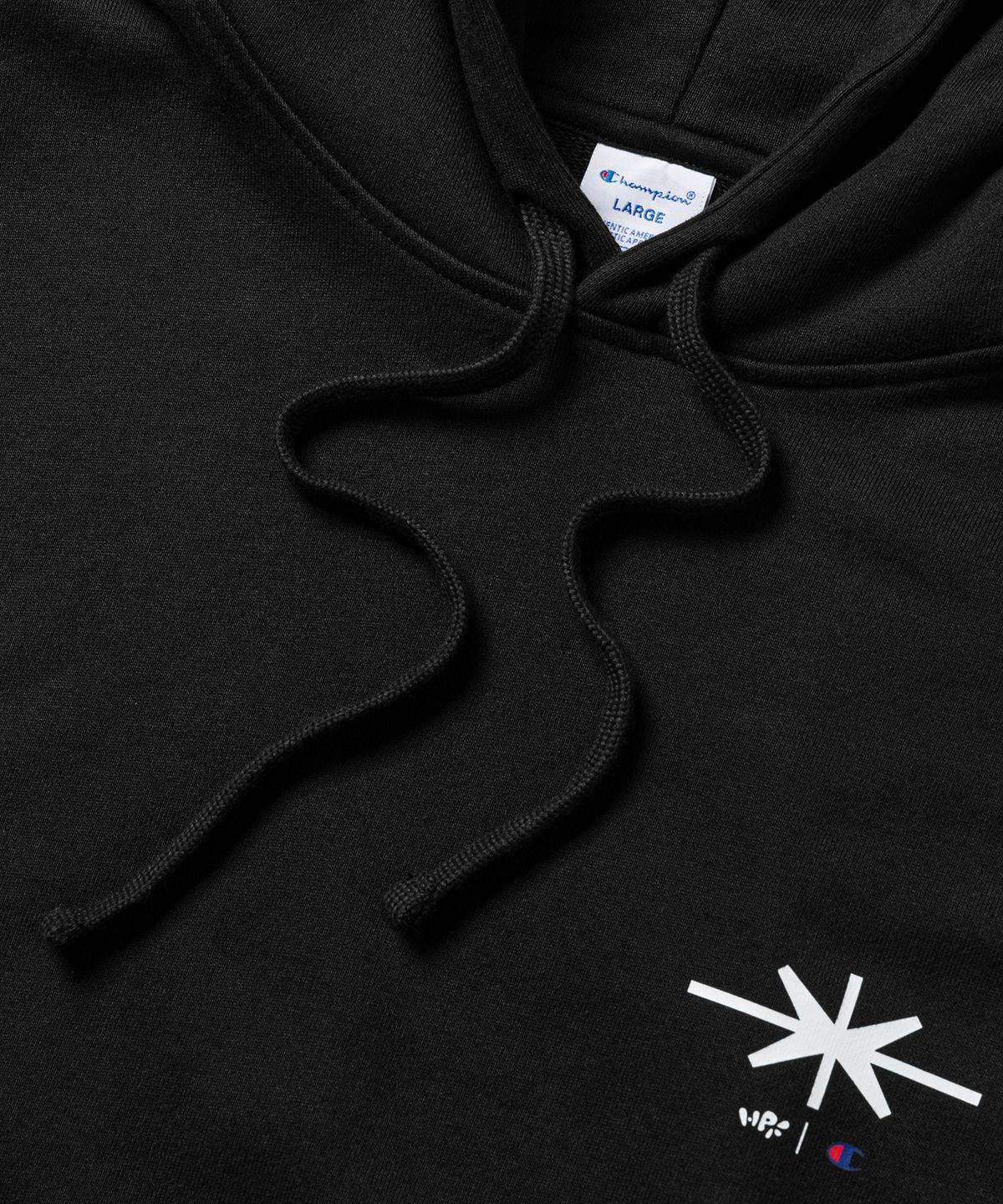 챔피온(CHAMPION) 챔피온 X 힙플페 X 키드밀리 스몰 로고 후드 티셔츠 Black