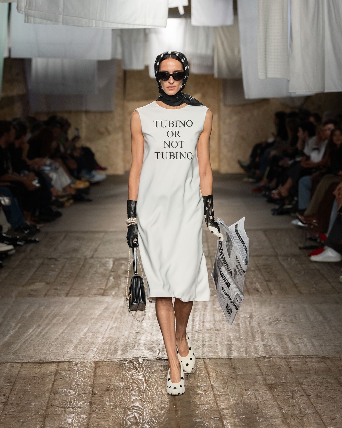 모스키노(MOSCHINO) TUBINO OR NOT TUBINO 아카이브 드레스
