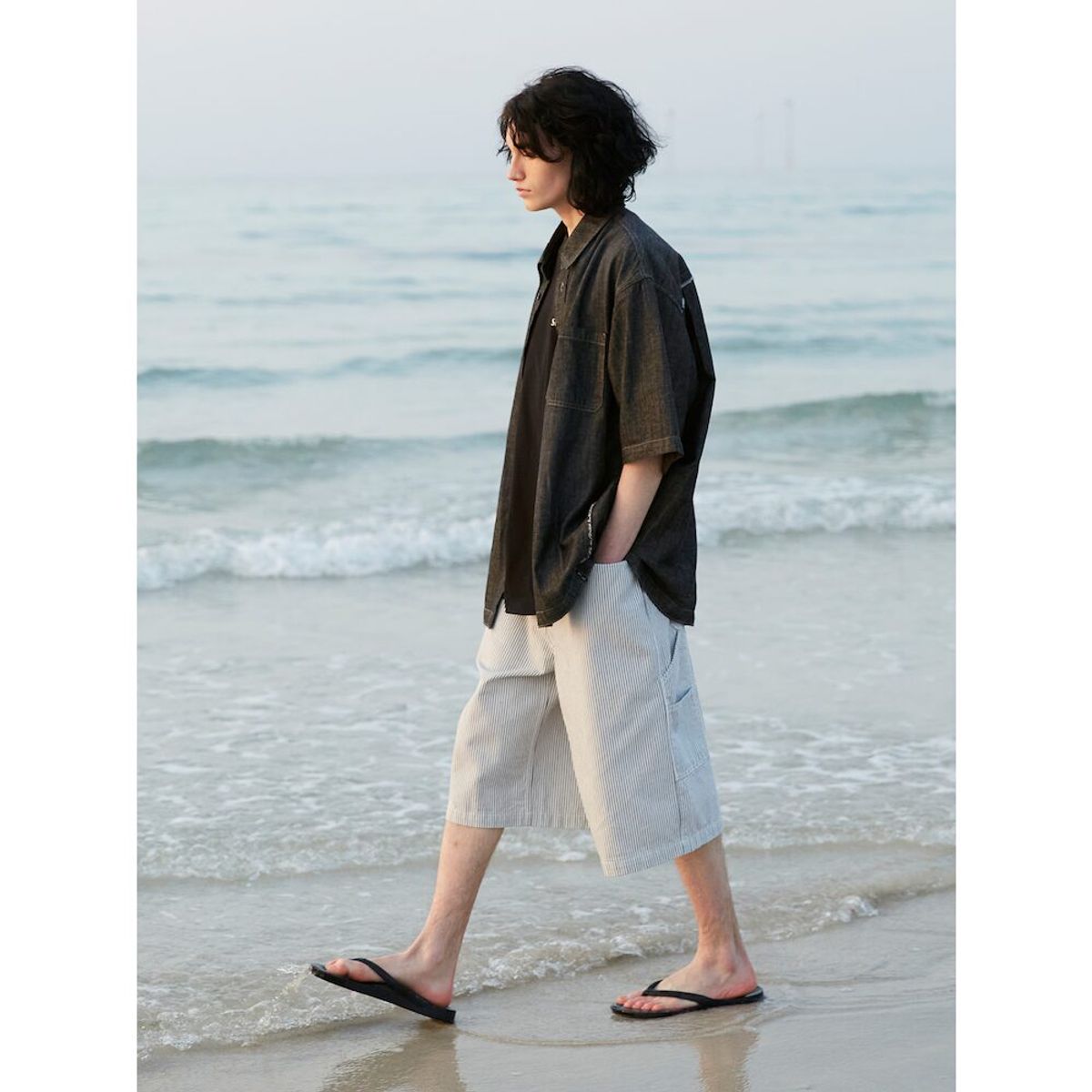 샌드 사운드(SAND SOUND) (UNISEX) 핀스트라이프 데님 버뮤다 숏츠  화이트